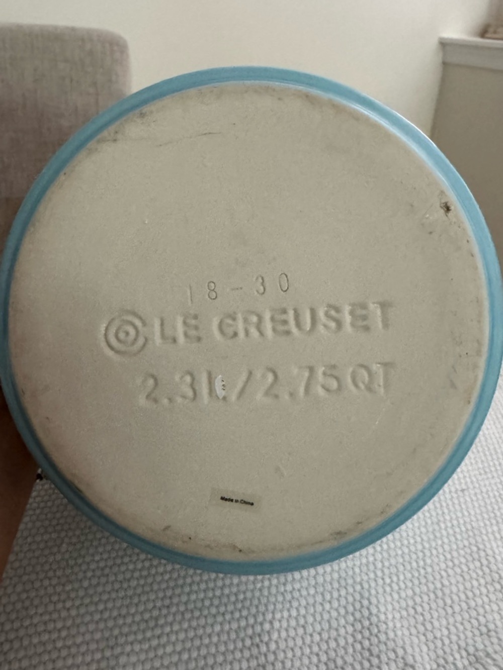 Le Creuset Utensil Crock 2.75 qt. Like new. - Picture 3 of 3